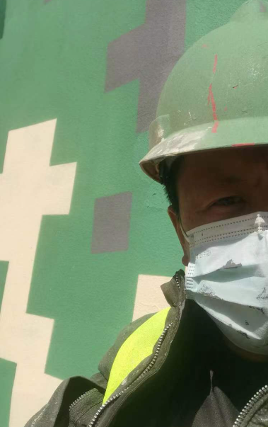 渝中迷彩漆未完全固化；